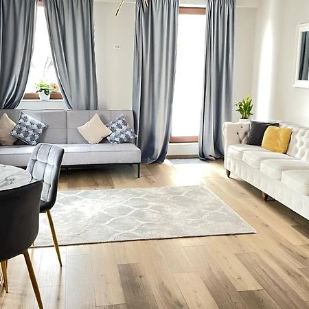 Londof Luxury Apartments - With A Panoramic View Over The City Braşov Eksteriør billede