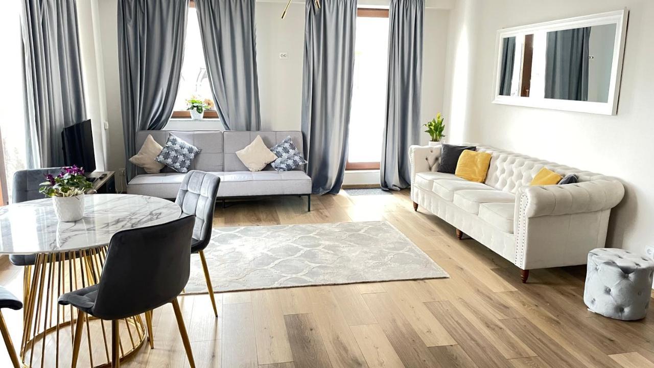 Londof Luxury Apartments - With A Panoramic View Over The City Braşov Eksteriør billede
